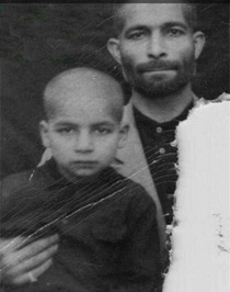 حسن روحانی در کنار پدر