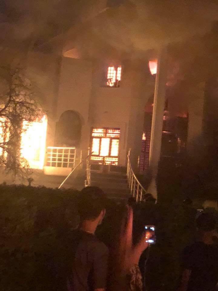 جزییات تعرض وحشیانه عراقی ها به کنسولگری ایران در بصره/کنسولگری ایران کاملا سوخته است + تصاویر