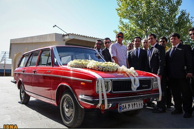 علی کریمی و پیکان گوجه‌ای/عکس