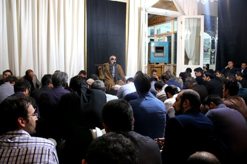 جنتی شب قدر در خانه صادق خرازی بود/عکس