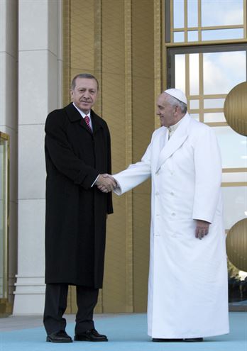 پاپ فرانسیس اولین مهمان خارجی 