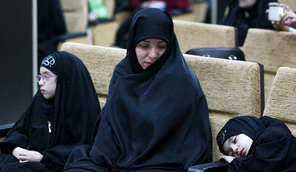 (تصاویر) حضور کلاه مخملی‌ها در همایش اصولگرایان