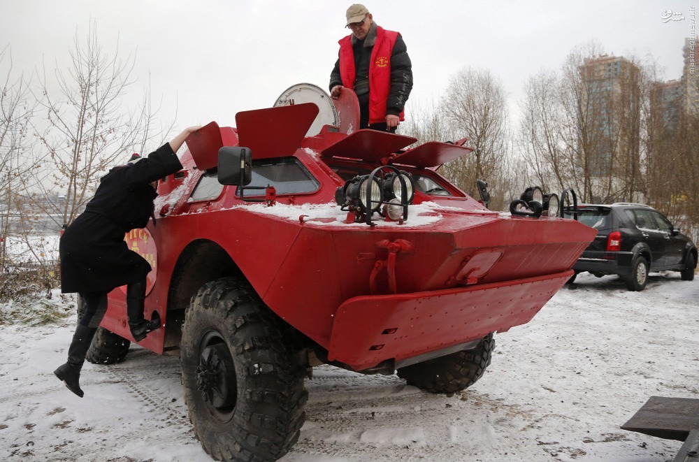 مسافرکشی با خودروی نظامی/ عکس
