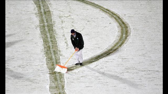 (تصاویر) یک فوتبال عجیب در فضایی خاص!