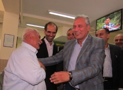 مچ اندازی پیرمرد با وزیر رفاه+عکس