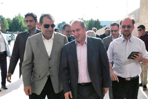 وزیر بهداشت در استادیوم آزادی/ عکس