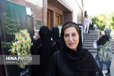 فاطمه معتمد آریا در مراسم ترحیم مریم میرزاخانی