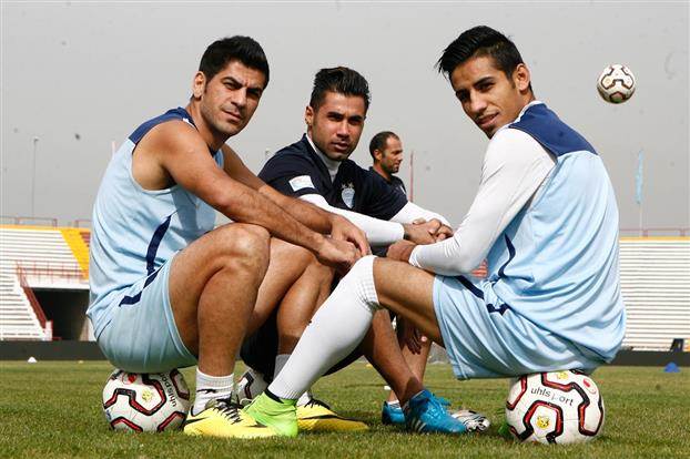 سه استقلالی در یک قاب/عکس