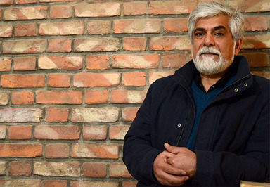 حسین پاکدل، بازیگر و مجری معروف سینما و تلویزیون در یادداشتی درباره انتخابات جمعه، نوشت: «بی تفاوتی، معنایی جز فرار از مسئولیت و سپردن اختیار به غیر ندارد.» 