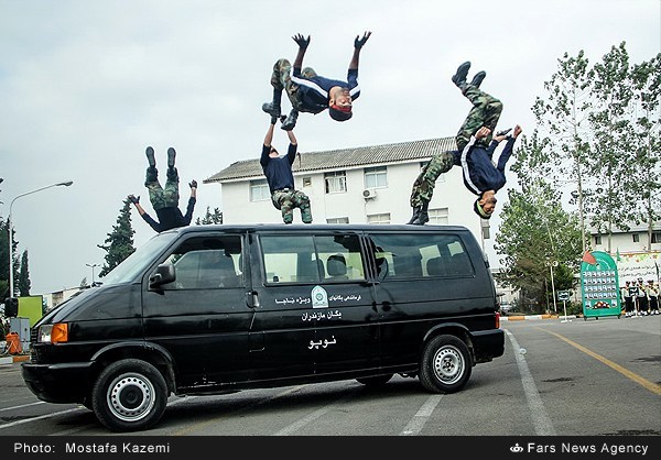 حرکت دیدنی از نیروهای ویژه ناجا/عکس