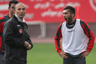 درخواست پرسپولیسی‌ها پس از حرکات توهین آمیز صادقیان؛ این بچه را اخراج کنید