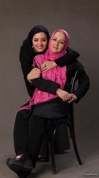 عکس: نرگس محمدی در کنار مادرش