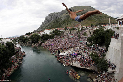 این پل تاریخی به سال ۱۵۶۶ میلادی توسط امپراتوری عثمانی به روی رودخانهٔ نارنتا ساخته شدهاست.