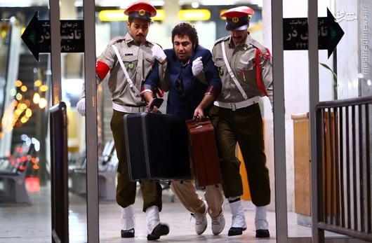 عکس/ لحظه بازداشت عطاران در یک فیلم