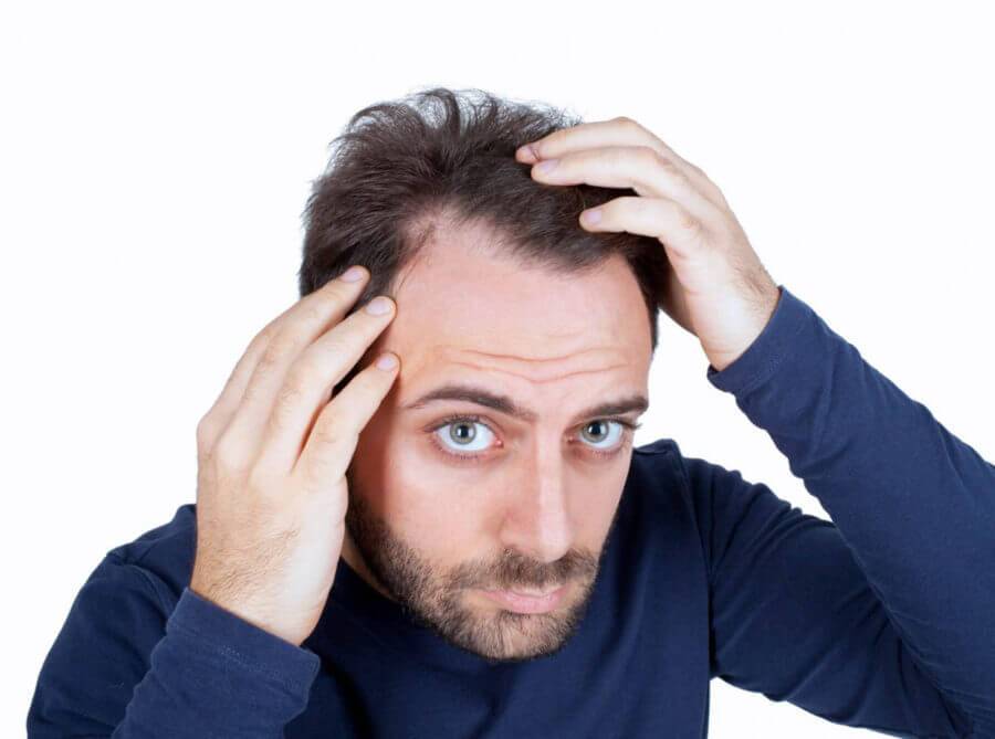 8 اشتباه رایج که باعثچرب شدن موهایتان می‌شود