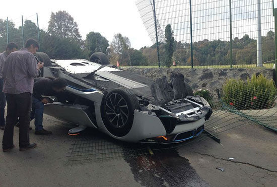 واژگون شدن ب ام و i8 در ایران ؟!