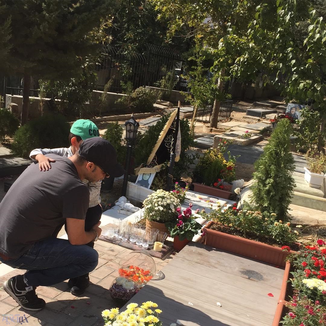 پیمان معادی بر سر مزار عباس کیارستمی/عکس