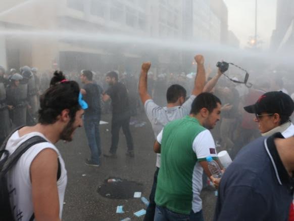 نصب چادر در خیابان های بیروت، به نشانه ادامه اعتراضات « بحران زباله»