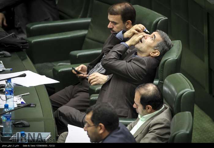 نمایندگان در مجلس چه می‌کنند؟/عکس
