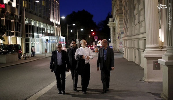 مرد هسته‌ای ایران پس از یک روز کاری فشرده/عکس