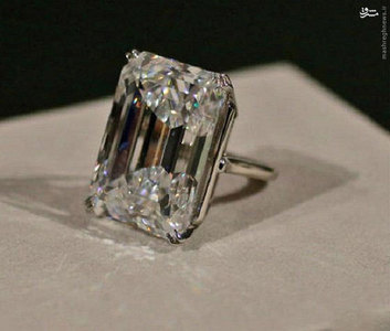 انگشتر ۲۲ میلیون دلاری/ عکس