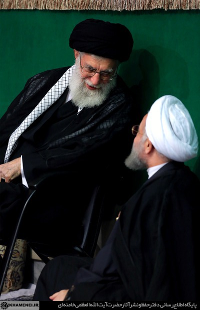 احوال پرسی رهبرانقلاب و روحانی/ عکس