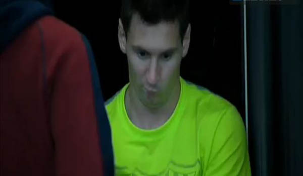 لئو مسي اندوهگين در فرودگاه بارسلونا(عکس)