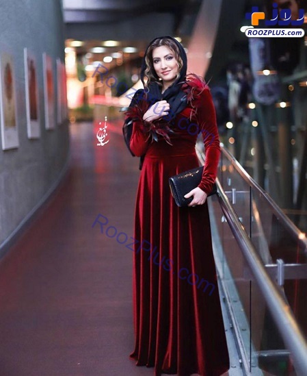 تصویری از لباس عجیب و غریب خانم بازیگر به جای مانتو