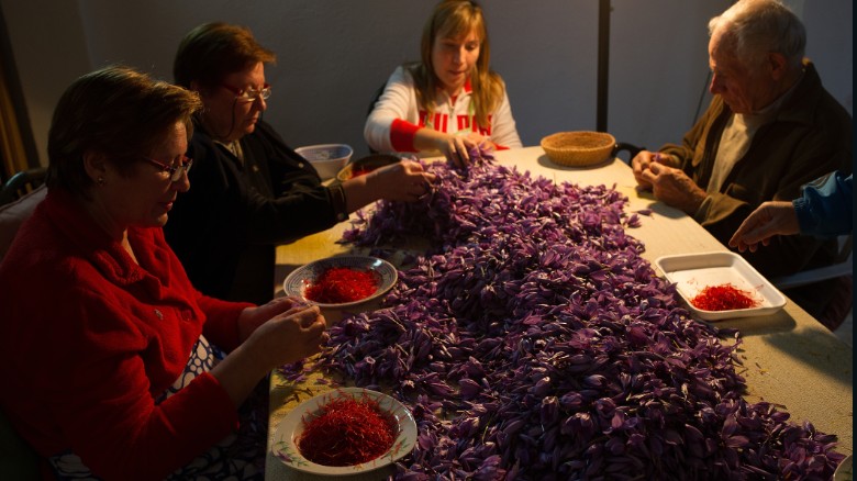 بازارهای جهانی در انتظار «زعفران» ایران بعد از لغو تحریم‌ها /سی.ان.ان: صادرات پنهان زعفران و پسته ایرانی ارزشی بالاتر از طلا دارد