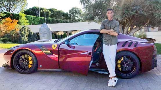 نایاب ترین خودروی جهان زیر پای کریس رونالدو + عکس