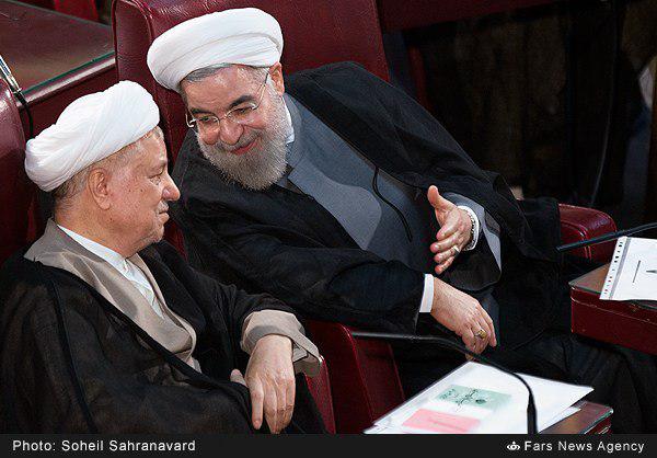 صحبت های درگوشی هاشمی و روحانی/عکس