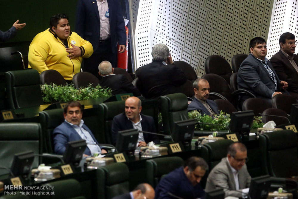 قوی ترین مردان جهان در پارلمان/ عکس