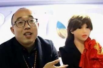 مهندس مجرد با ربات خودش ازدواج کرد !+عکس