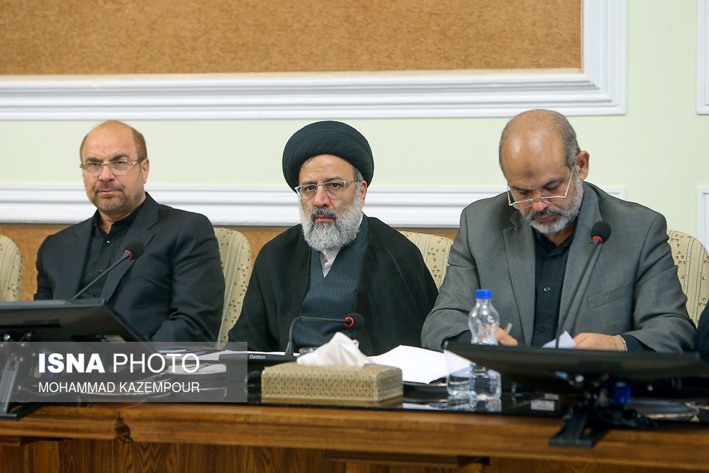 احمدی‌نژاد یک روز پس از فوت برادرش/ همنشینی سعید جلیلی با محمد صدر و رئیسی با قالیباف