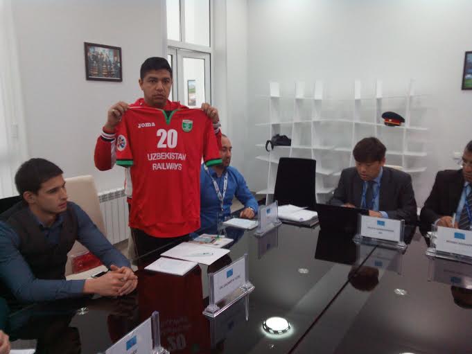 لوکوموتیو قرمز، فولاد سفید (عکس)