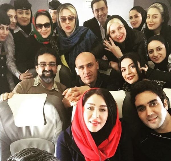 عکس خودمانی بازیگران زن و مرد در پرواز مشهد!