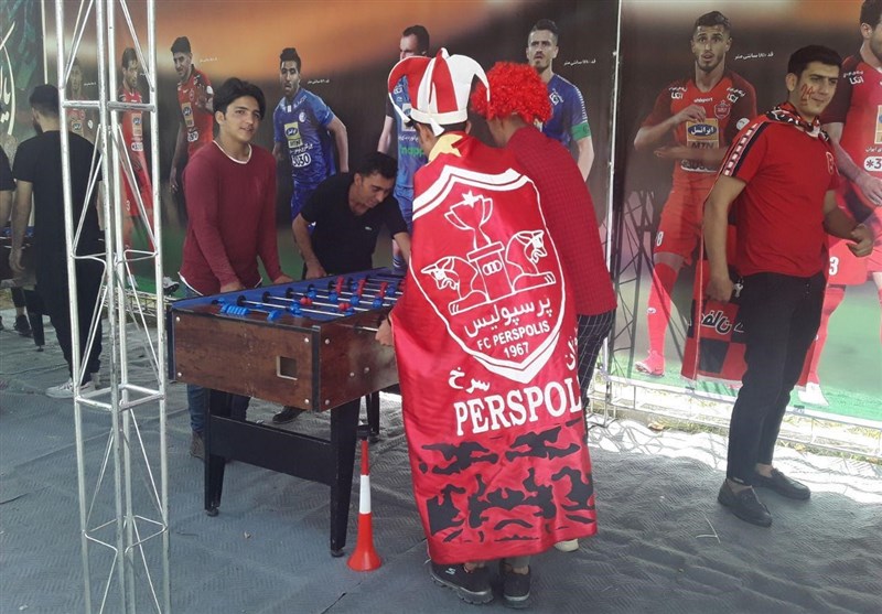 حاشیه دربی ۹۰؛ جلوگیری از ورود هواداران بدون بلیت/ درهای آزادی زودتر از موعد باز شد + تصاویر