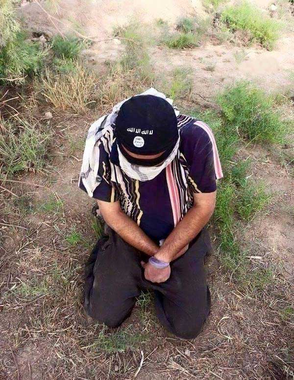 تک تیرانداز سعودی در سوراخ موش به دام افتاد + عکس