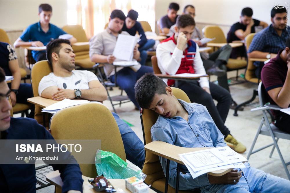 تصاویر: یک خواب راحت سر جلسه کنکور!