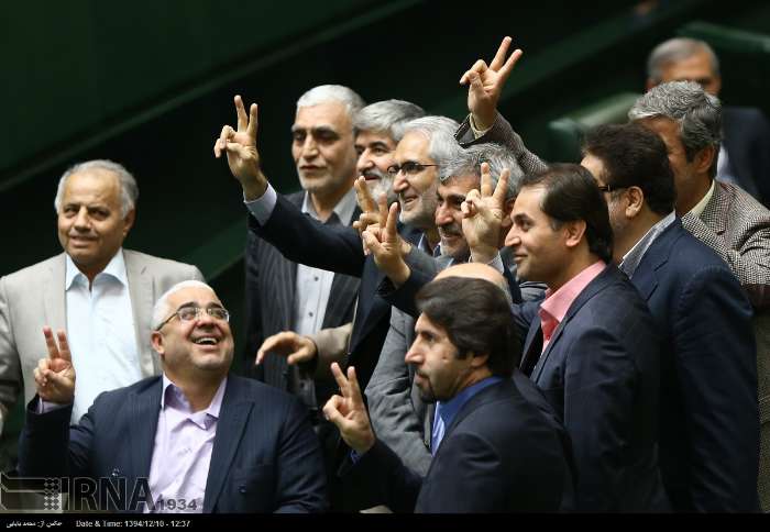 عکس یادگاری نمایندگان در مجلس!