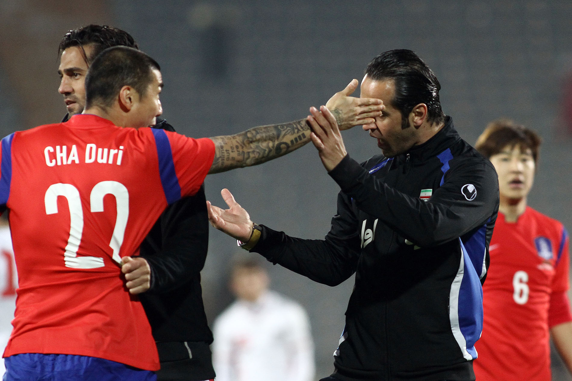 گزارش تصويري از جنجال بازي ايران-کره