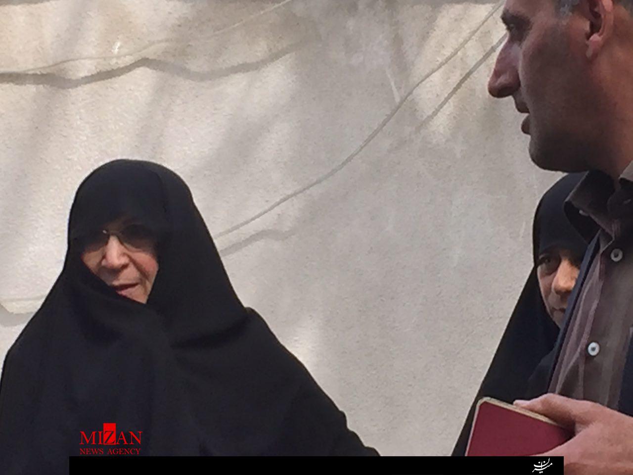 حضور دختر امام رحمت الله علیه پای صندوق رای +تصاویر