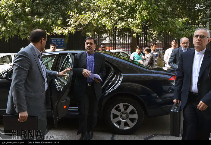 وزیر راه ایران با چه خودرویی در هند تردد می کند؟/ عکس