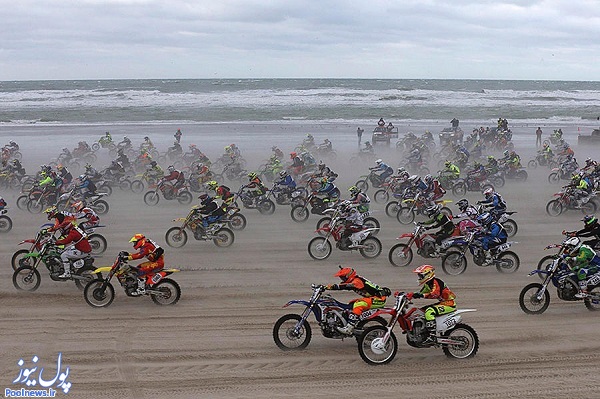 هیجان بالا در مسابقات موتورسواری/عکس