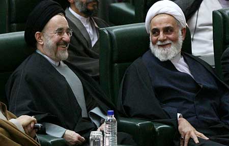 لاریجانی به راه هاشمی می‌رود یا ناطق نوری؟ / چرا همه روسای مجلس پس از ترک بهارستان، سودای پاستور در سر می‌پرورانند؟