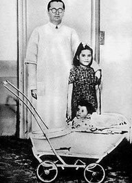 جوانترین مادر دنیا لینا مدین مادر ۵ ساله اهل پرو به عنوان جوانترین مادر در تاریخ پزشکی شناخته شده است. پدر و مادرش او را به علت برآمدگی غیر طبیعی شکم به بیمارستان برده و در کمال تعجب متوجه شدند که کودکشان ۸ ماهه باردار است. حدود یک ماه بعد در ۱۴ می ۱۹۳۹ لینا صاحب فرزند پسری با وزن ۲/۷کیلوگرم شد.