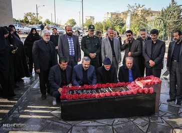 مزار سردار شهید حسین همدانی در گلزار شهدای همدان