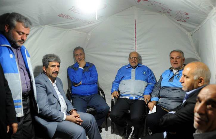 نعمت زاده و ربیعی در محل حادثه معدن آزادشهر/عکس