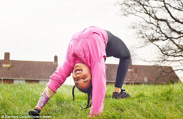 آرزوی دختر بدون دست محقق شد + تصاویر