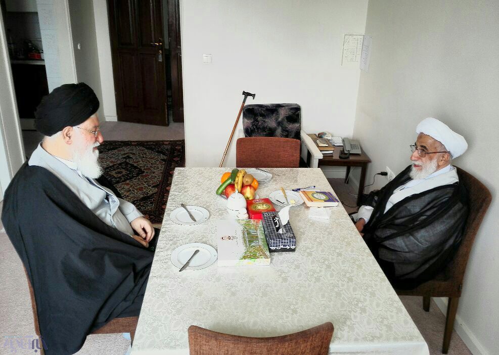 پذیرایی نوروزی امام جمعه مشهد از آیت الله جنتی/ عکس